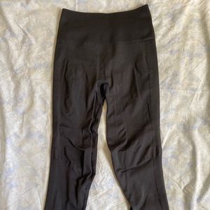 Lululemon cropped athletic leggings